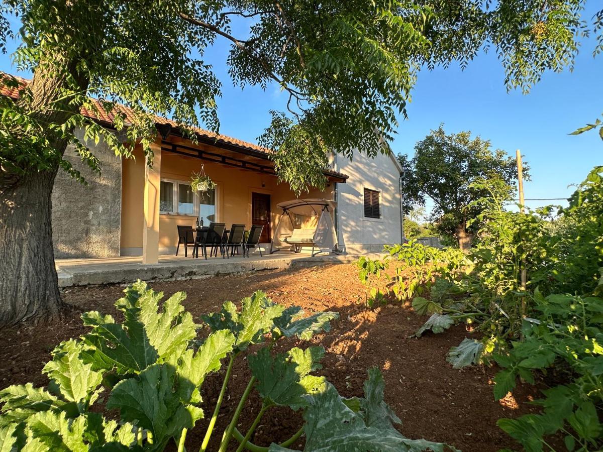 הוילה Relax And Unwind: Family-Friendly House Near Zadar In Zagrad מראה חיצוני תמונה