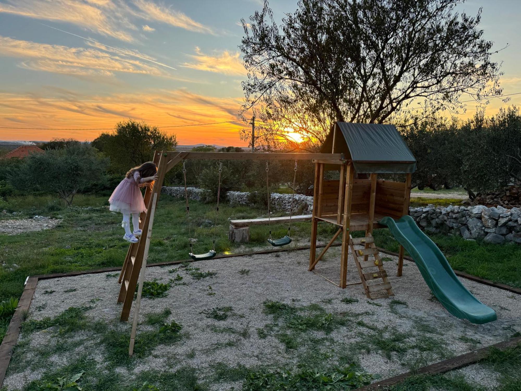 הוילה Relax And Unwind: Family-Friendly House Near Zadar In Zagrad מראה חיצוני תמונה